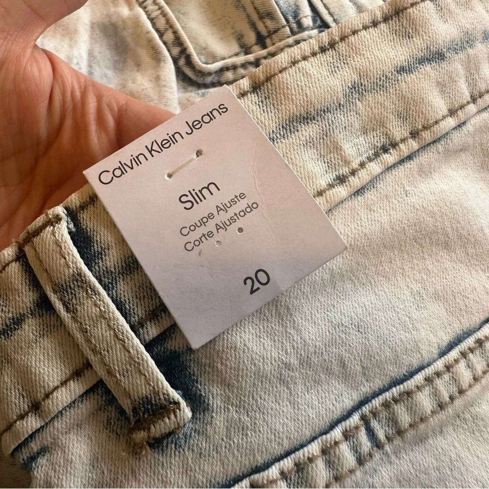 Calvin Klein Boys Sz 20 Light Wash Cuffed Denim Short Slim Fit NWT